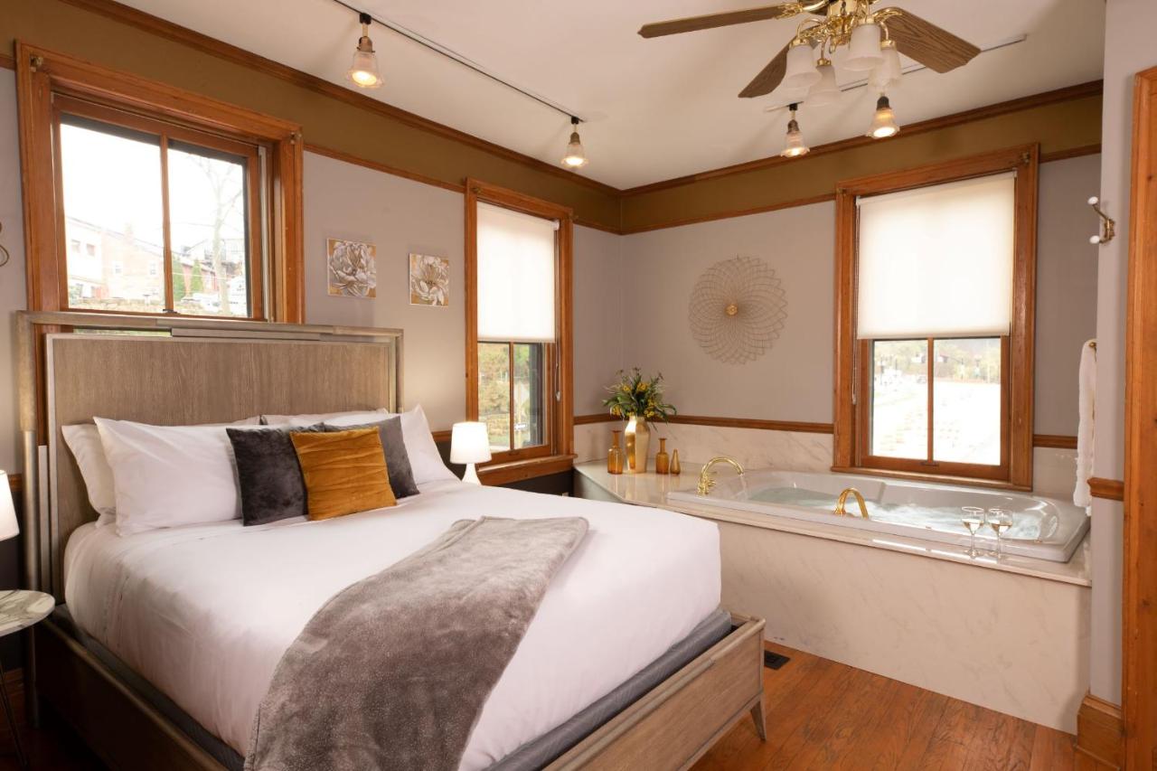 Riverboat Suites — photo 8