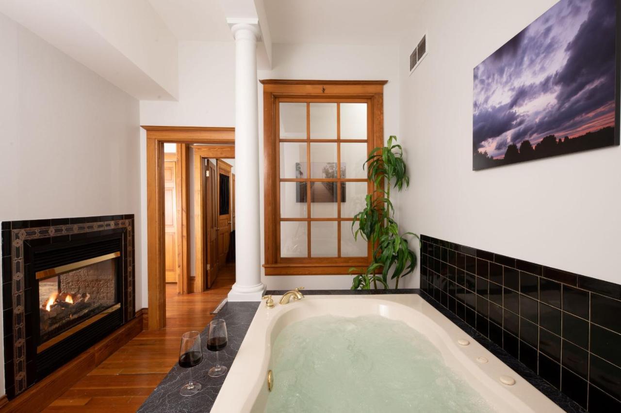 Riverboat Suites — photo 18