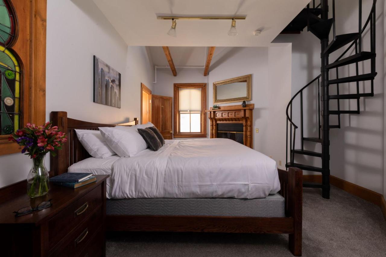 Riverboat Suites — photo 23