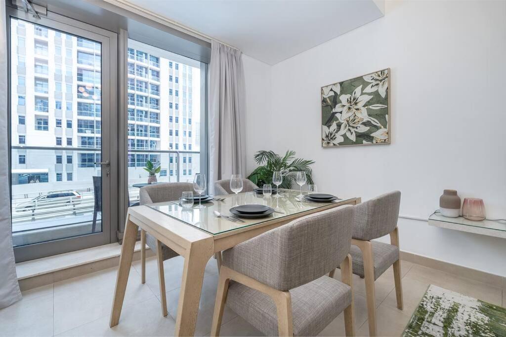 Lush Tropical Getaway in Dubai Marina - 5