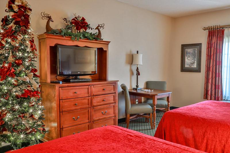 The Inn at Christmas Place — photo 9