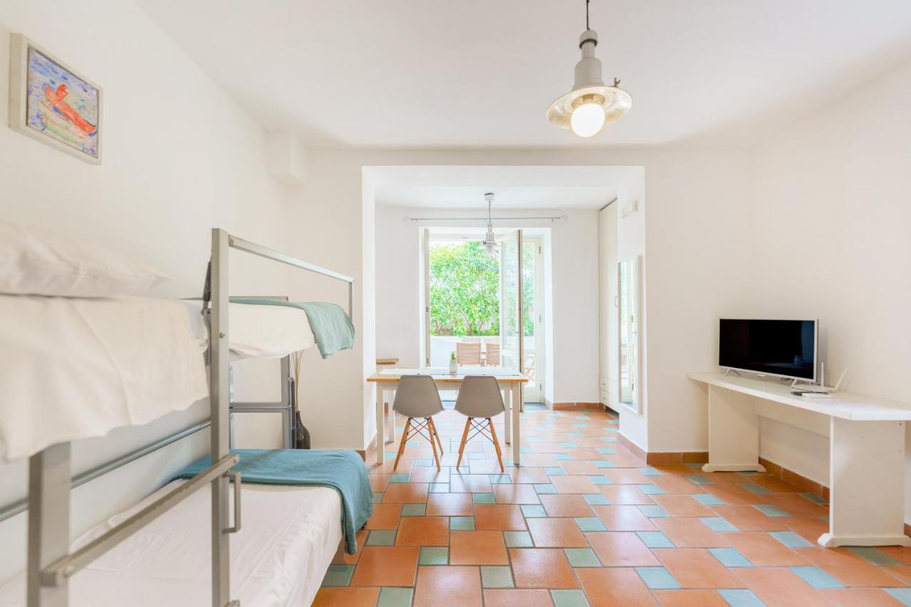 Le Grand Bleu - Gioia Apartments photo