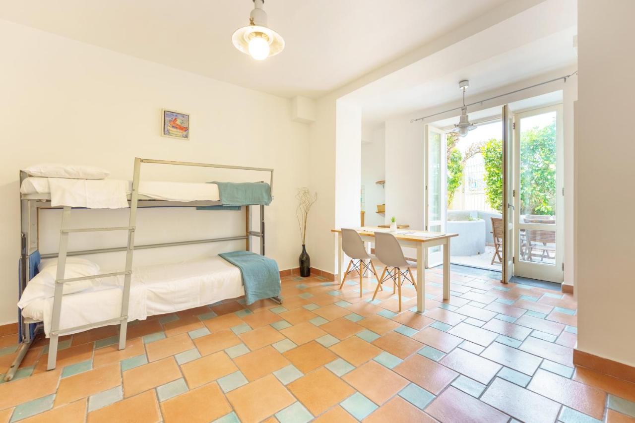 Le Grand Bleu - Gioia Apartments photo
