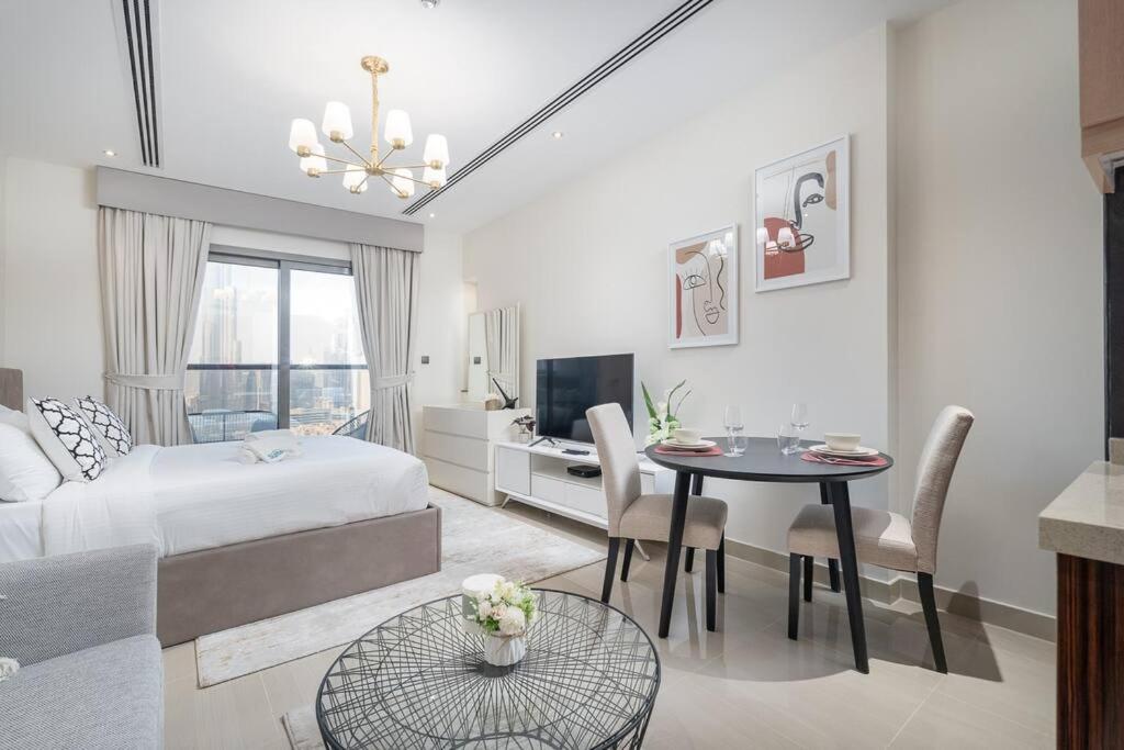 Romantic hideaway w breathtaking Burj Khalifa view - 2