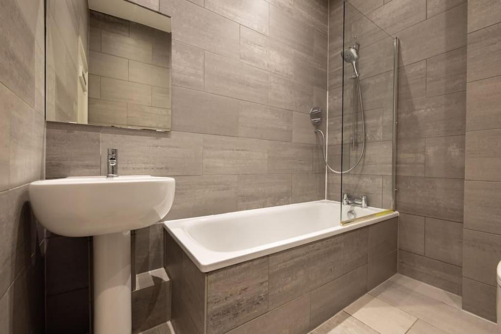 The Perfect Portobello Loft - 3