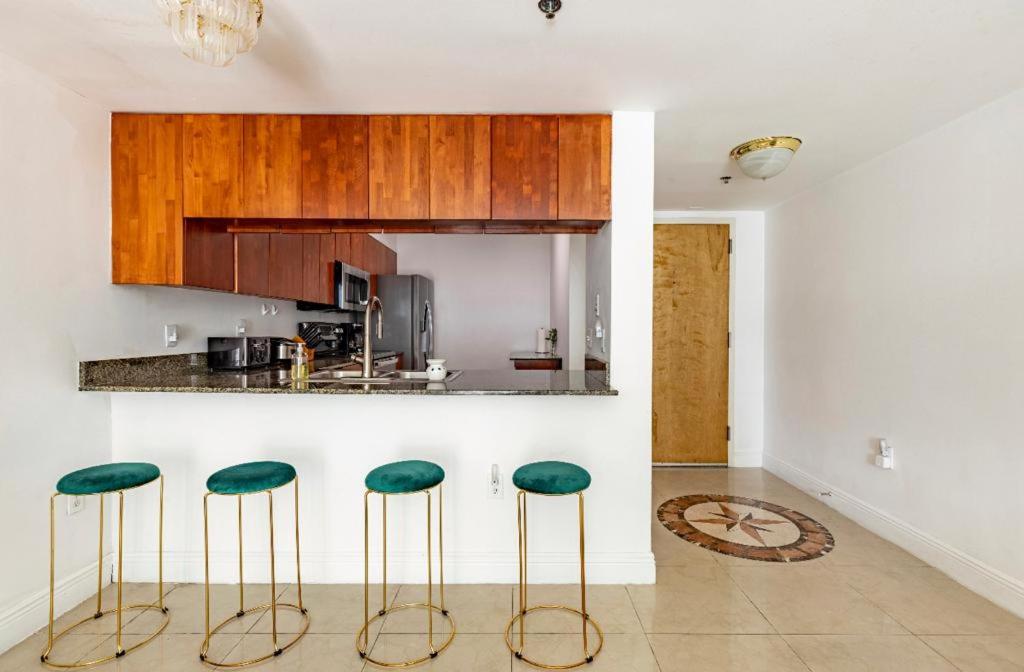 Two Bedroom Oceanview Apartment in Brickell - 5