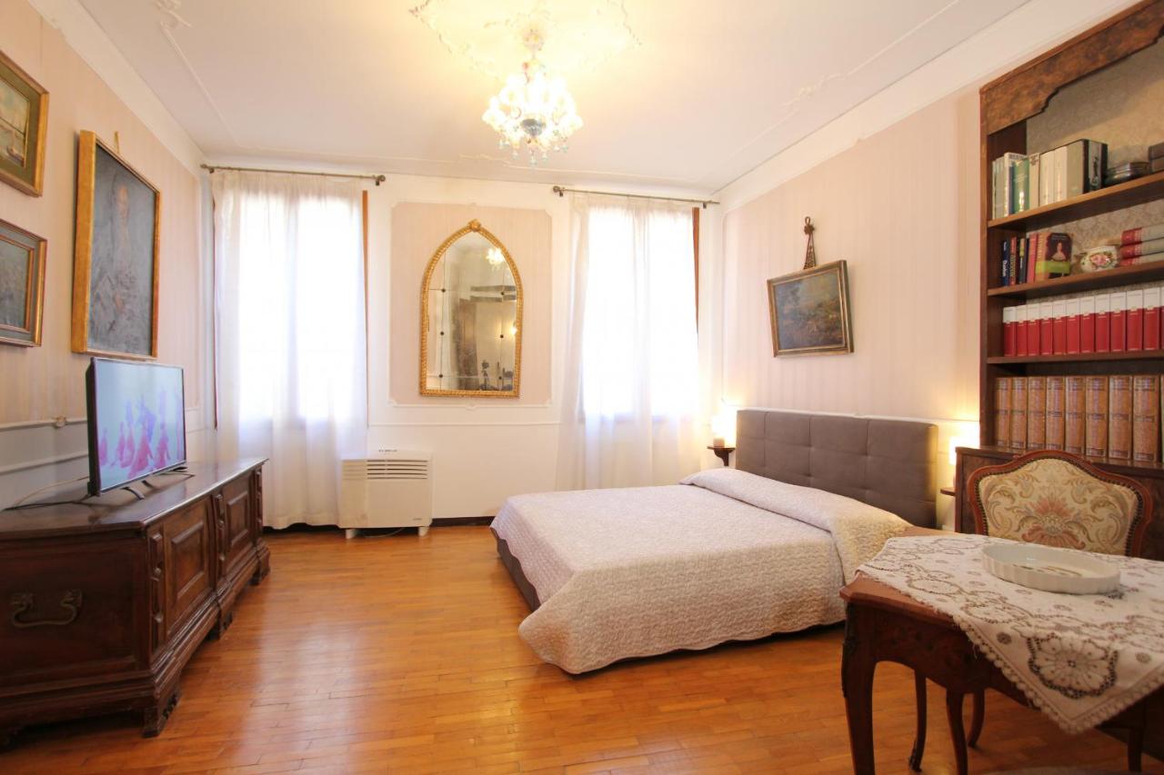 City Apartments Corner Canal View - 5