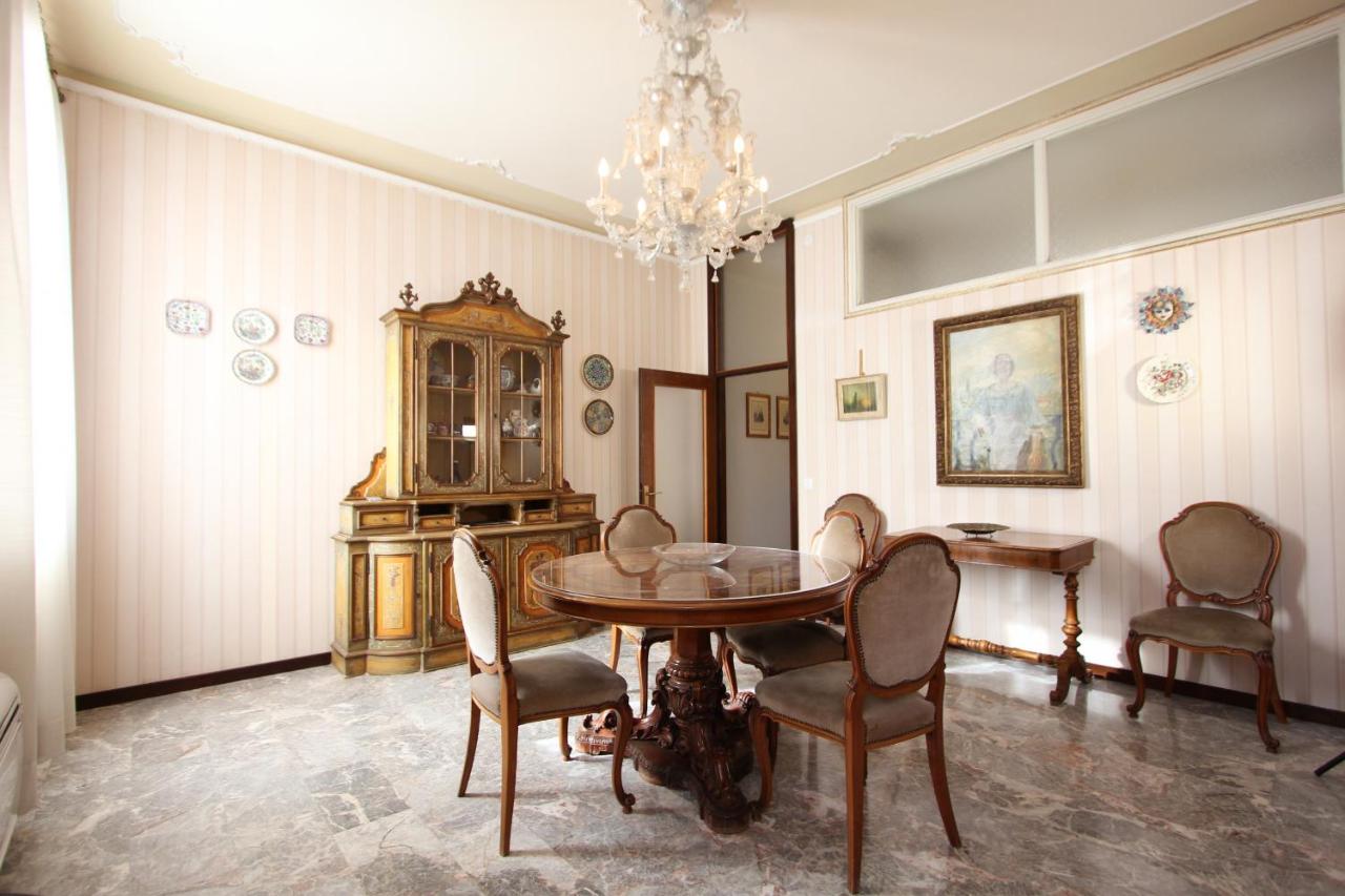 City Apartments Corner Canal View - 4