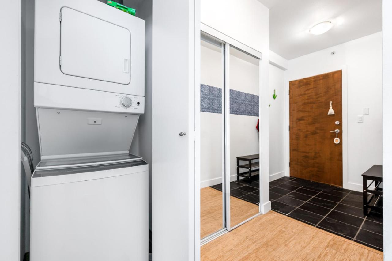 Bright 2 bedroom condo downtown with free parking photo