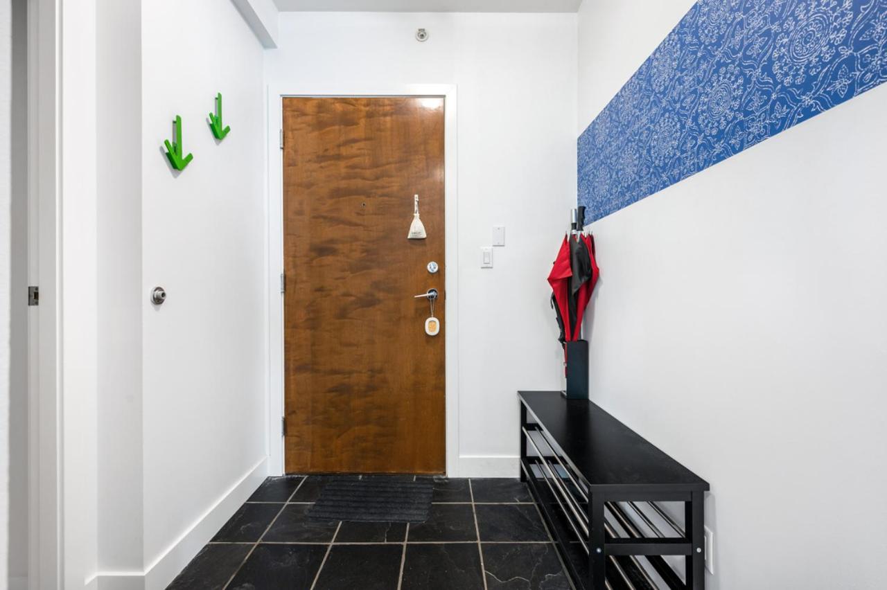 Bright 2 bedroom condo downtown with free parking photo