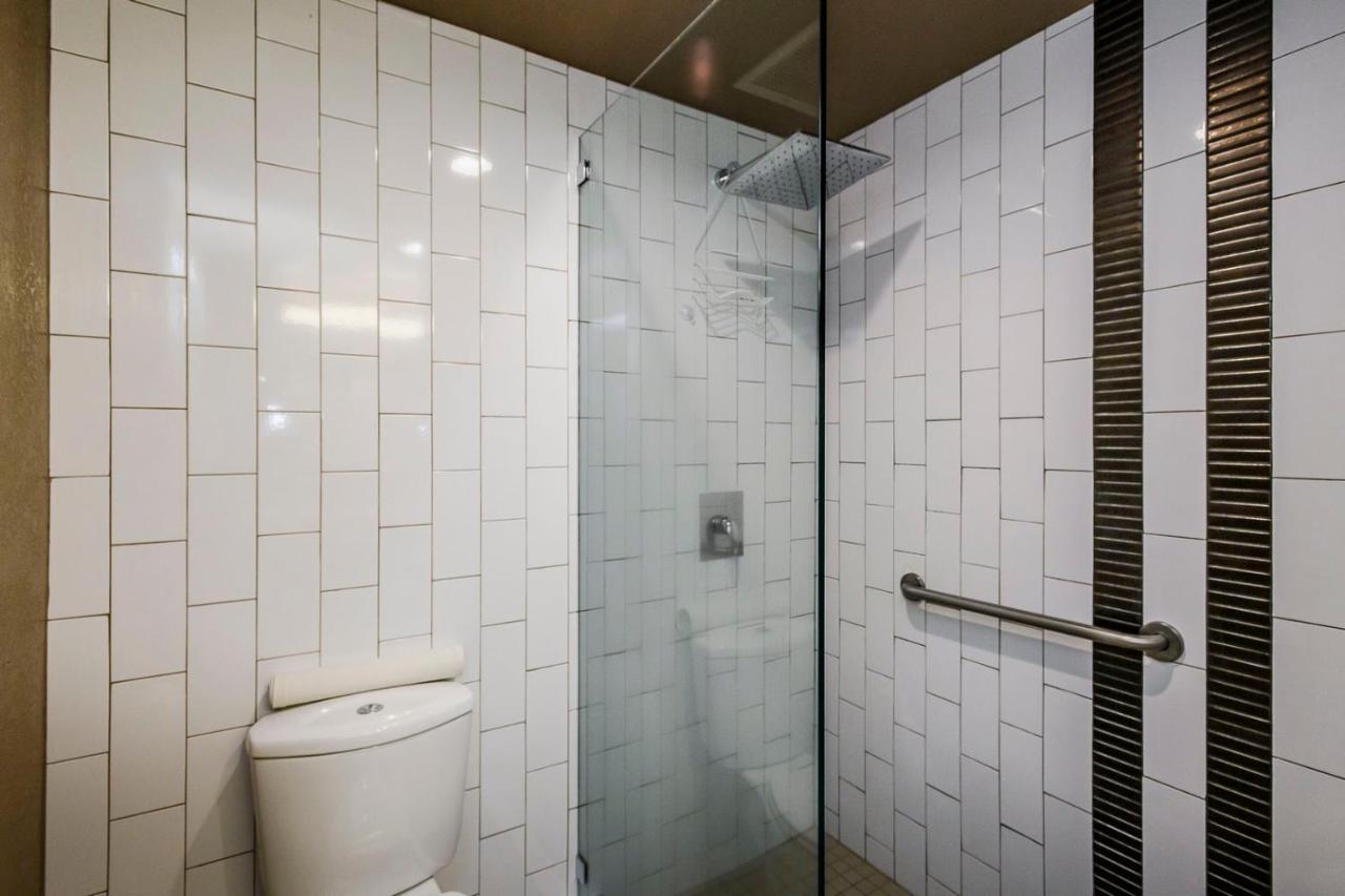 Lions Gate Hotel — photo 24