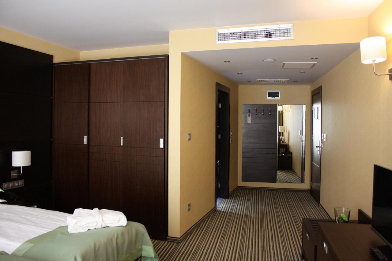 Best Western Plus Olives City Hotel - Free Parking photo