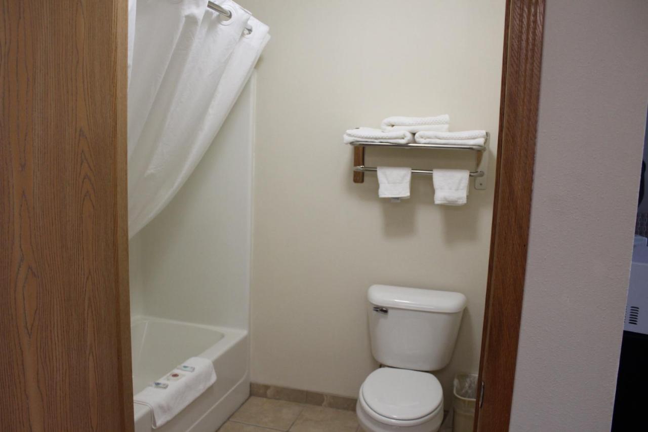 Reston Inn & Suites — photo 18