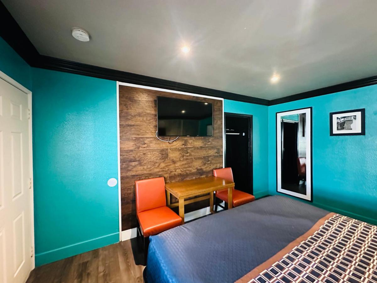 Blue Pacific Motel — photo 20