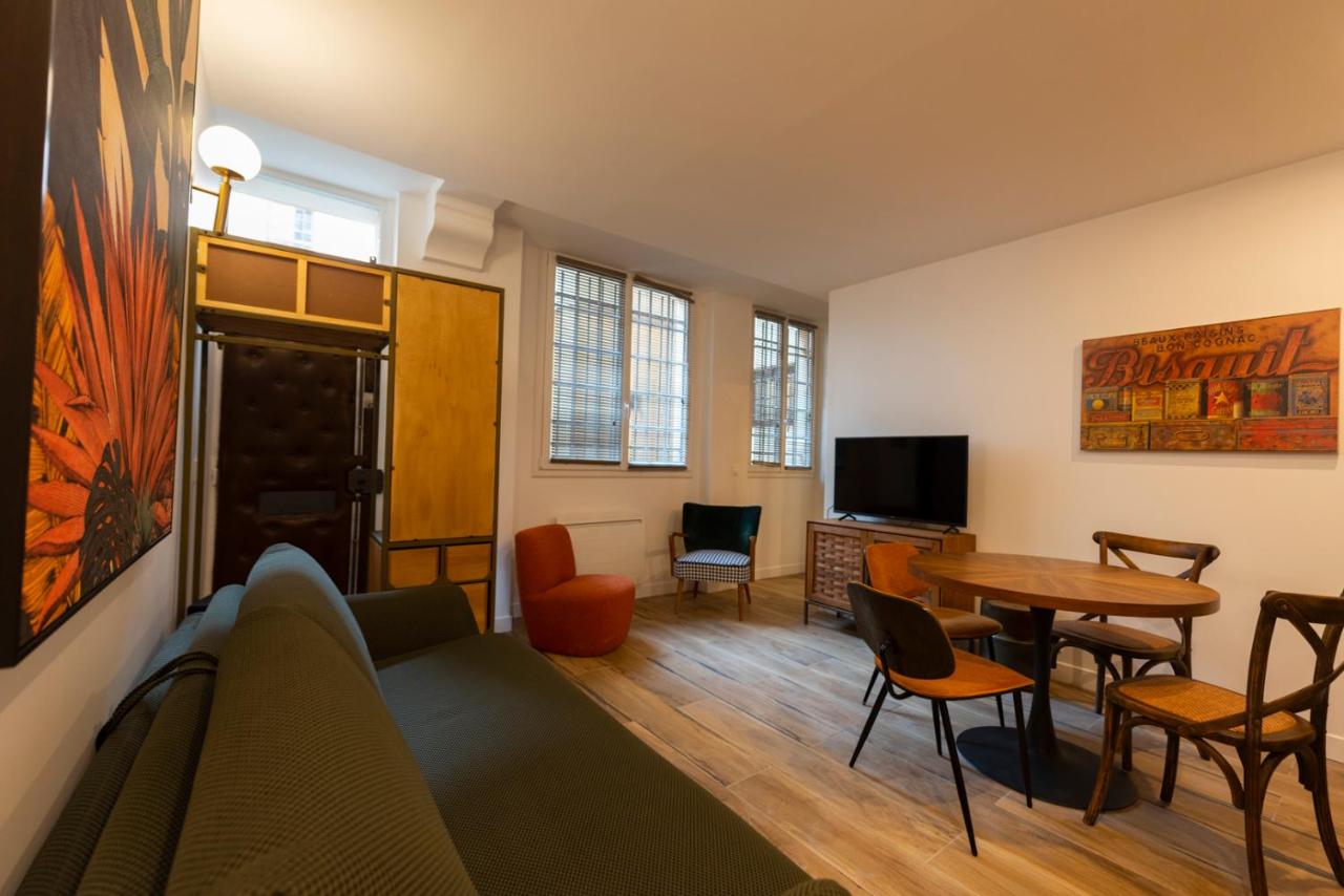 Au pied de la Tour - 5