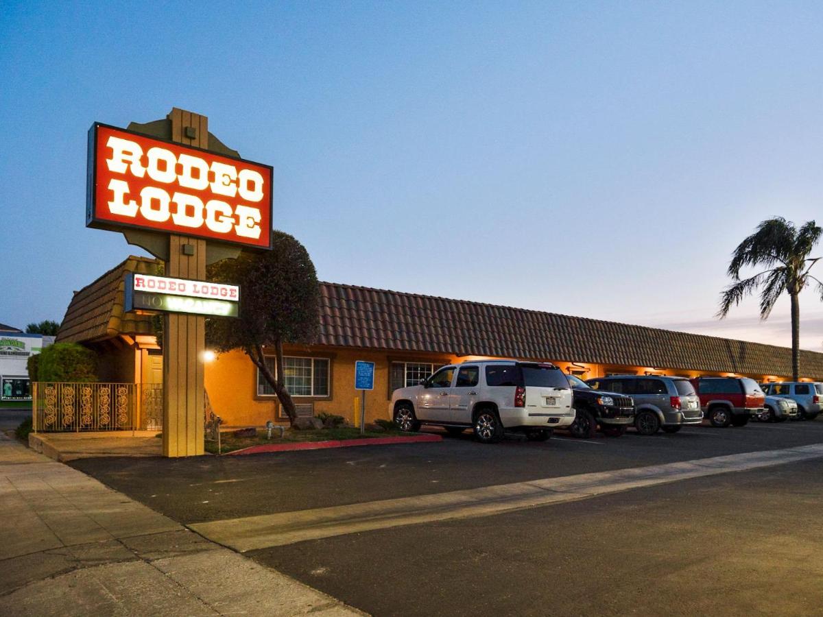 Rodeo Lodge — photo 1