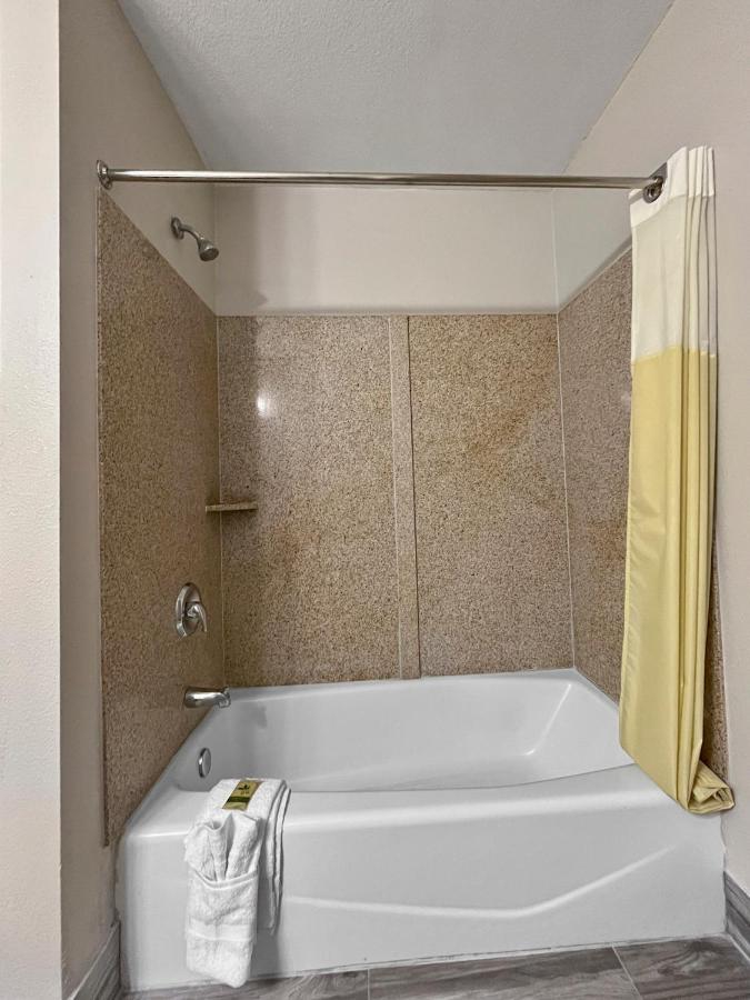 Rodeo Lodge — photo 18