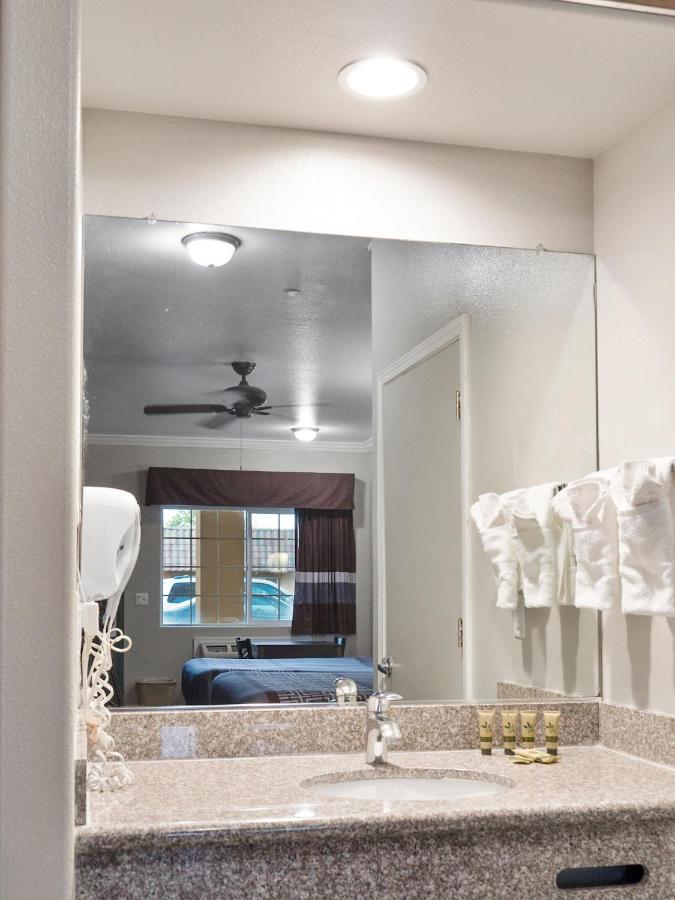 Rodeo Lodge — photo 21