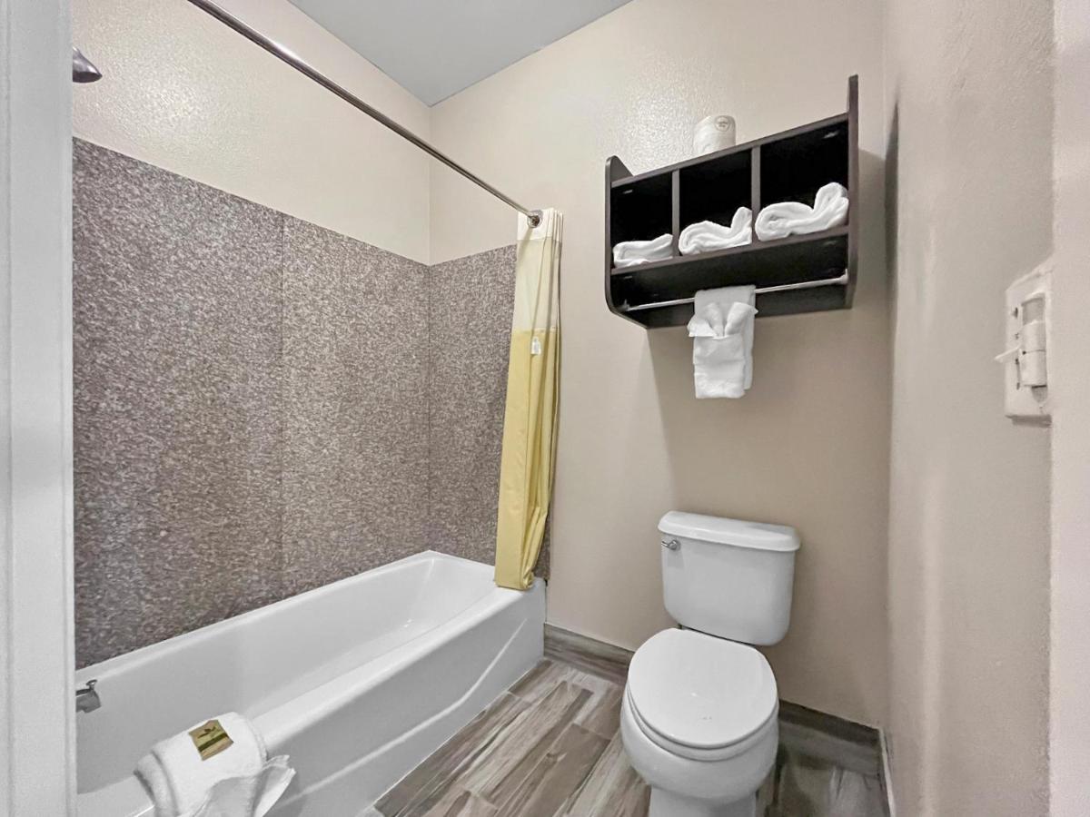 Rodeo Lodge — photo 20