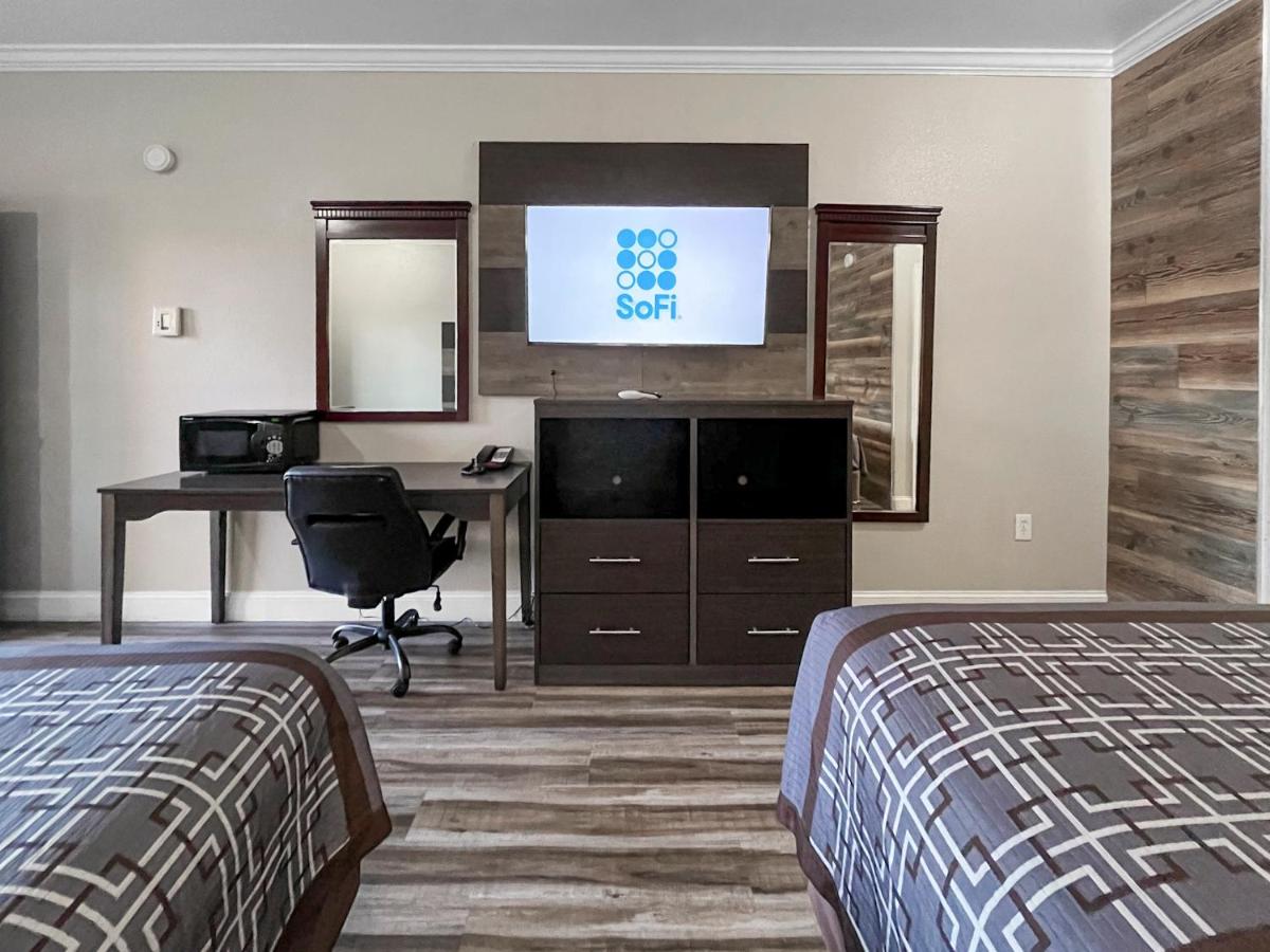 Rodeo Lodge — photo 23
