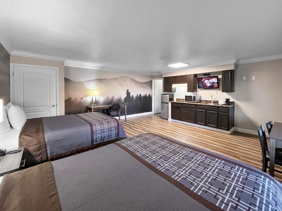 Rodeo Lodge — photo 9