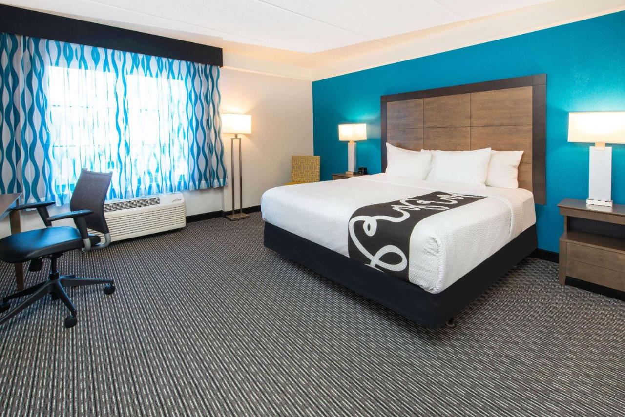 Regency Inn & Suites — photo 16