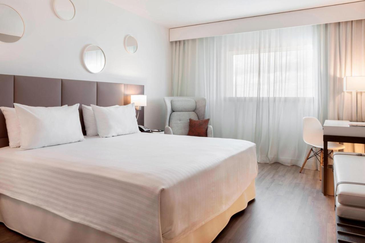 AC Hotel Paris Le Bourget Airport by Marriott - Laterooms