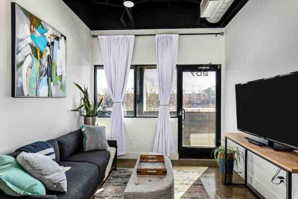 Brand New Condo near downtown Nash w washer dryer - 5