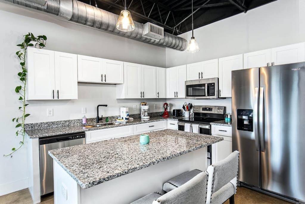 Brand New Condo near downtown Nash w washer dryer - 4