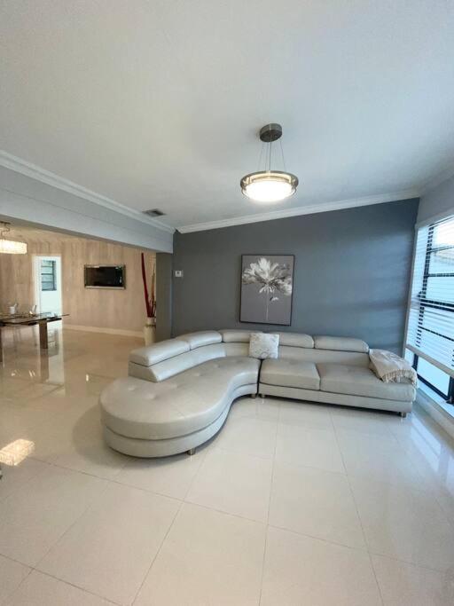 Modern Miami Oversized 3 Bedroom in Central Location - 5