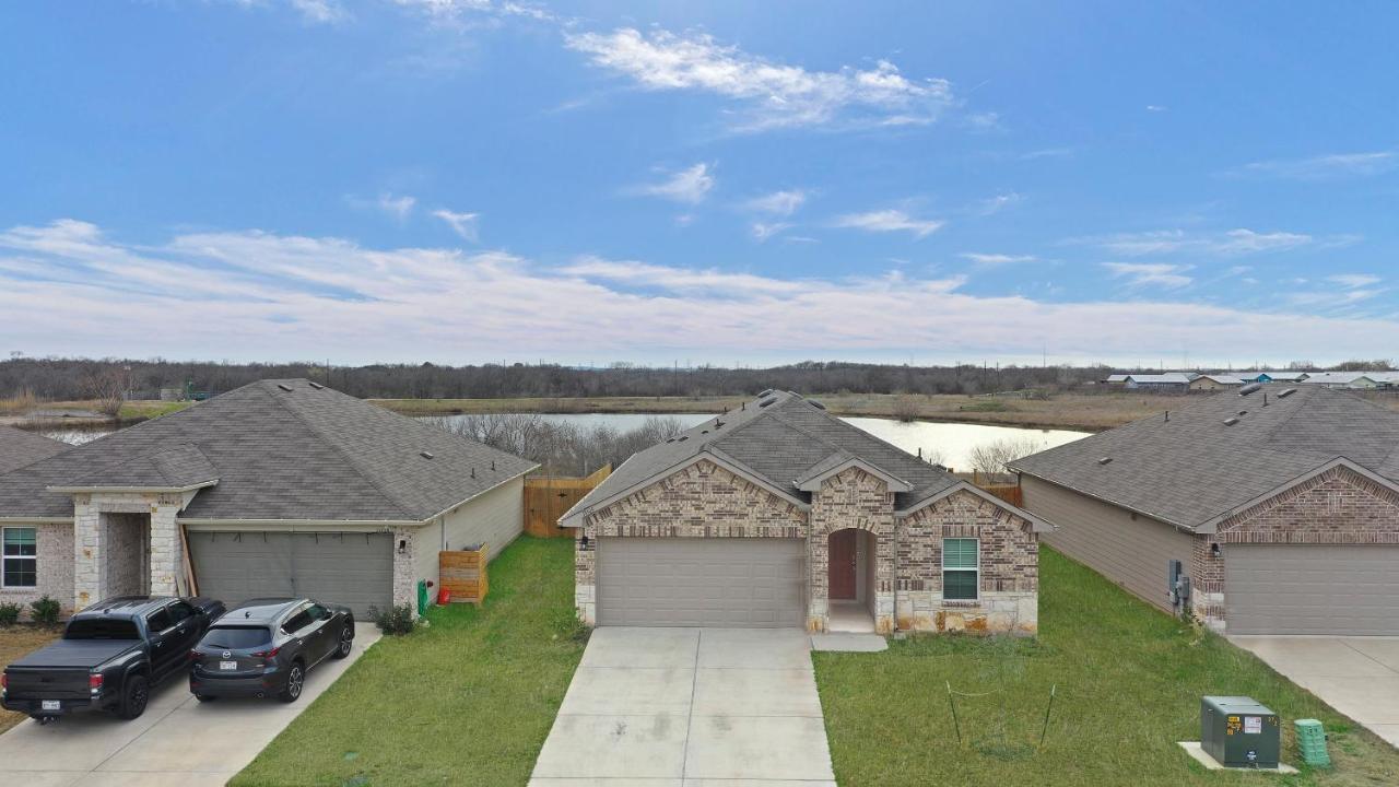 @ Marbella Lane - Amazing 4BR Lakeview Home - 2