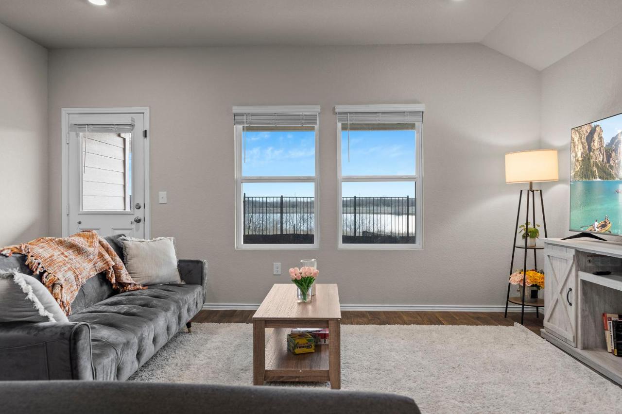 @ Marbella Lane - Amazing 4BR Lakeview Home