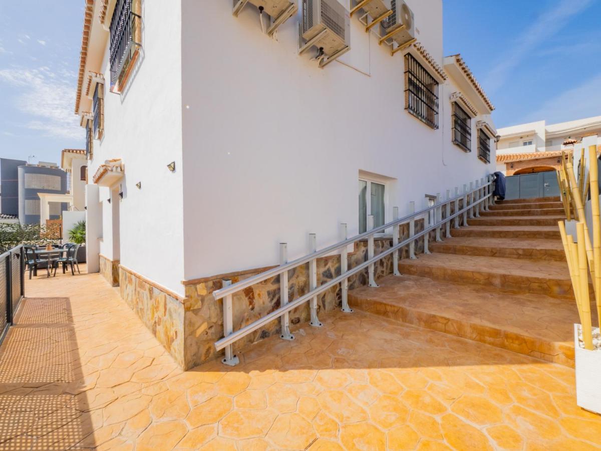 Cubo's Hostal William's Sunny 2 with Breakfast - 2