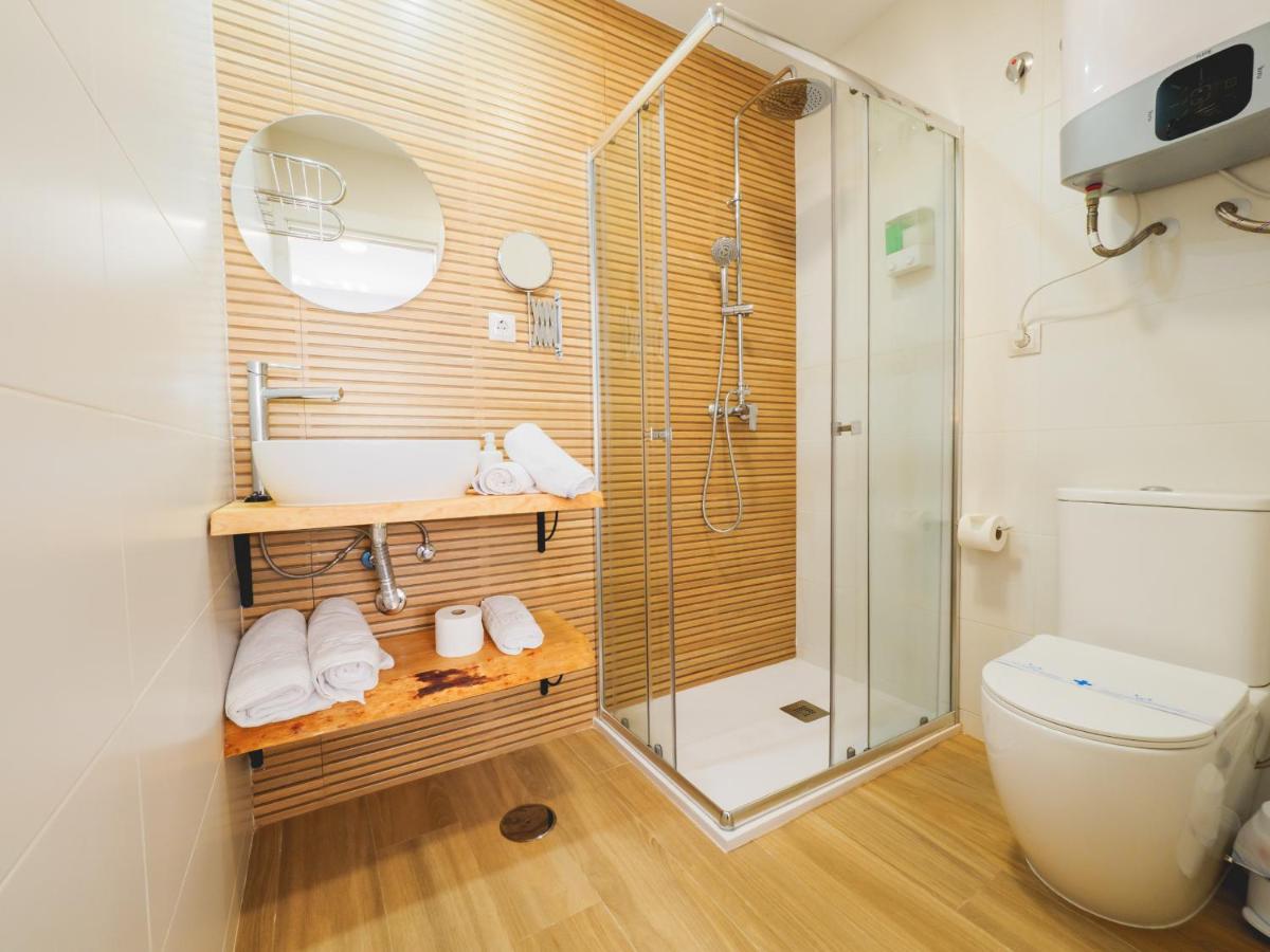 Cubo's Hostal William's Sunny 4 with Breakfast - 3