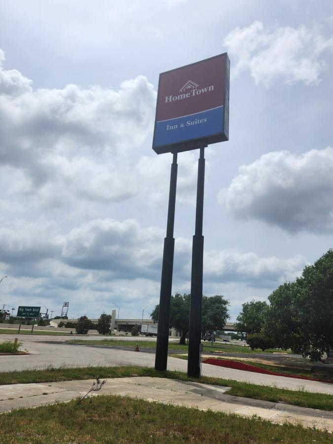 HOME TOWN INN &SUITES — photo 1