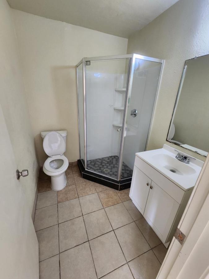 HOME TOWN INN &SUITES — photo 2