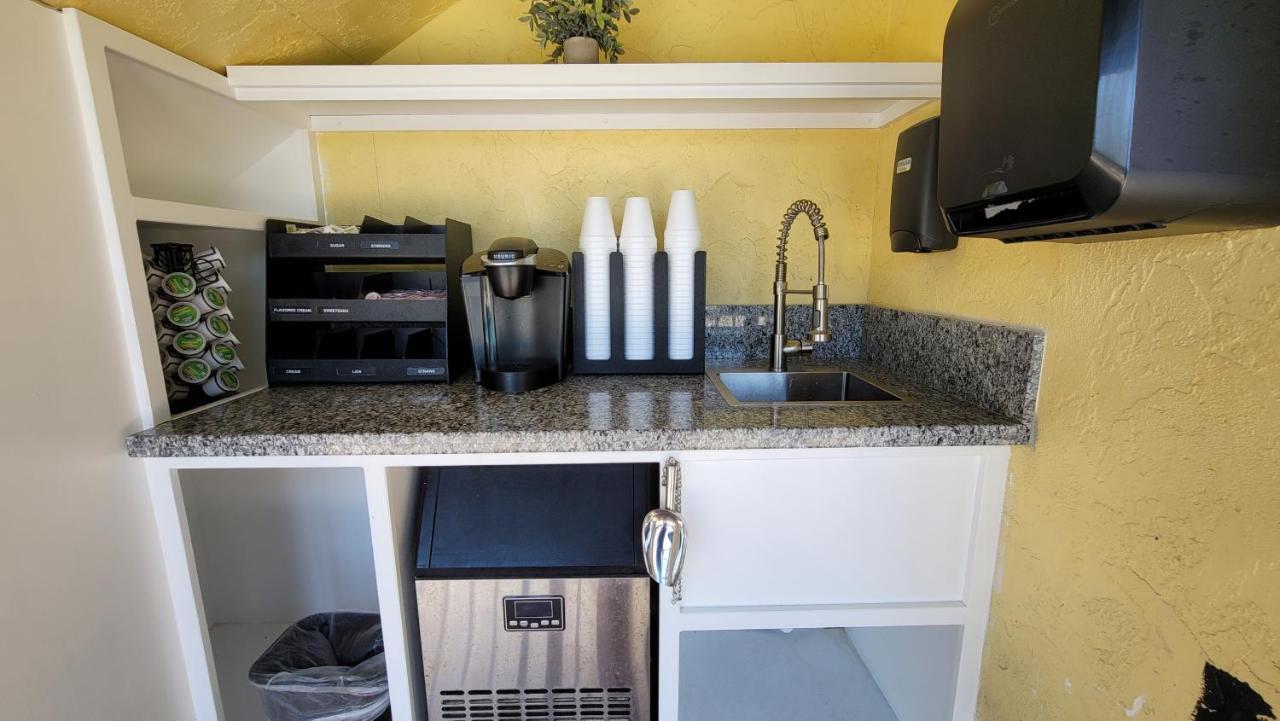 Sunshine Inn Lake Worth Beach — photo 14