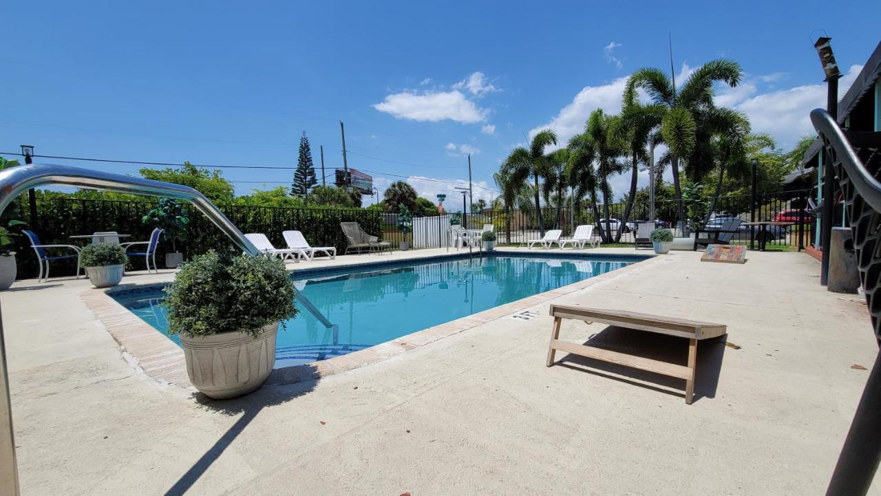 Sunshine Inn Lake Worth Beach — photo 13