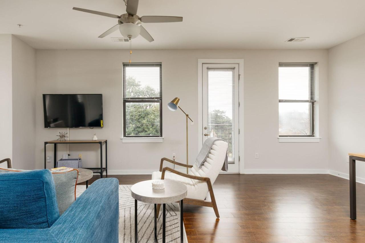 CozySuites Music Row Spacious 2BR with free parking 55 - 2