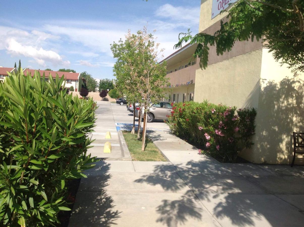 America Inn & Suites — photo 10