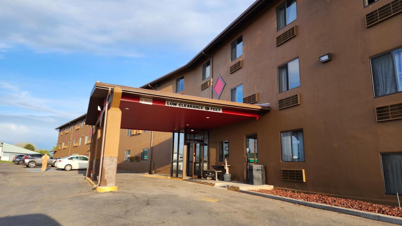 Grizzly Inn Motel — photo 13