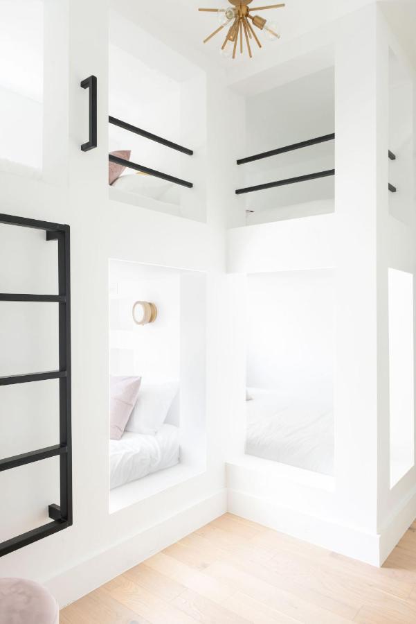 Gated Luxe Home with Rooftop, Bunk Room, & Parking, Sleeps 10 with King Suite, Queen Rooms & Custom Bunks, Gourmet Kitchen with Wine Fridge, Rooftop Patio, Dog Friendly, Dedicated Parking, Mins from Downtown and Broadway, 24 Hour Hospitality - 5