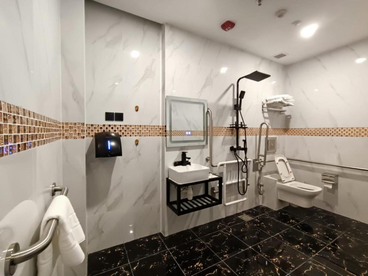 HOTEL JJH - newly opened near BUGIS - 2