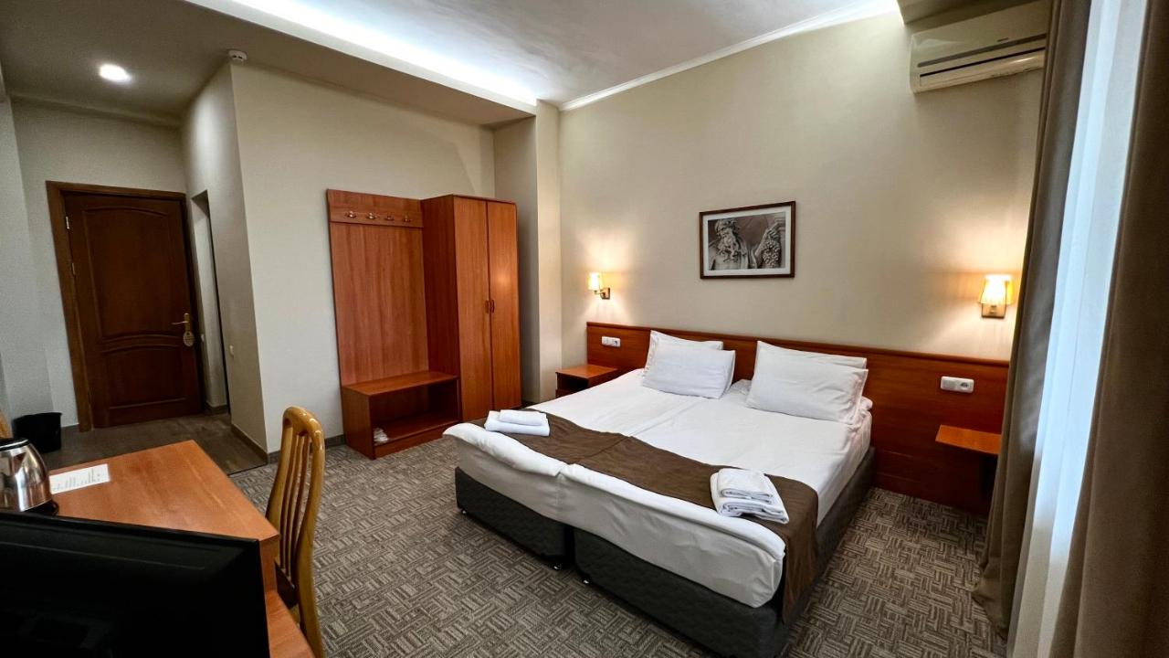 Olympia Garden Hotel photo