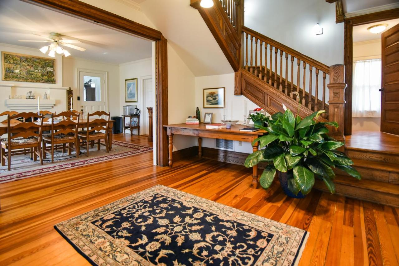 Love Lane Bed & Breakfast — photo 11