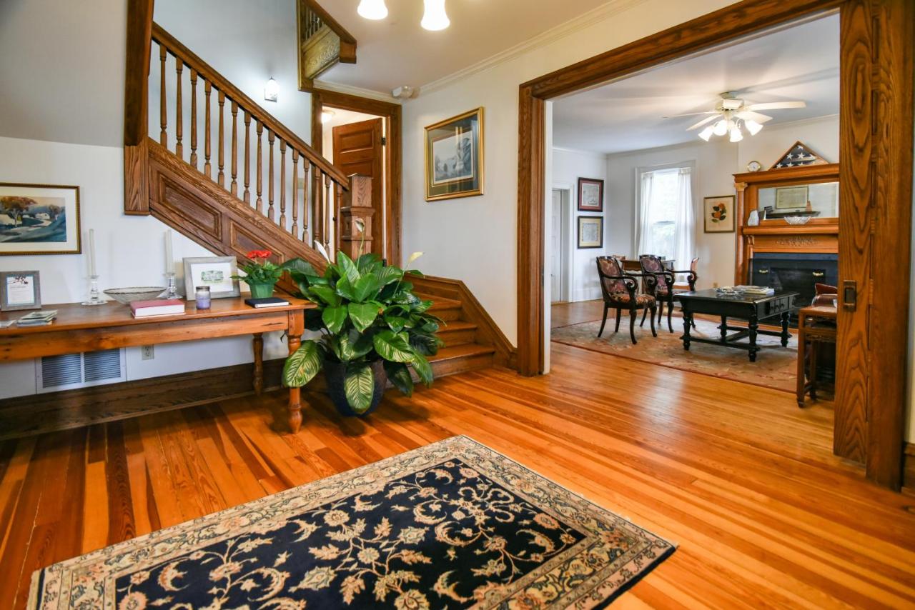 Love Lane Bed & Breakfast — photo 12