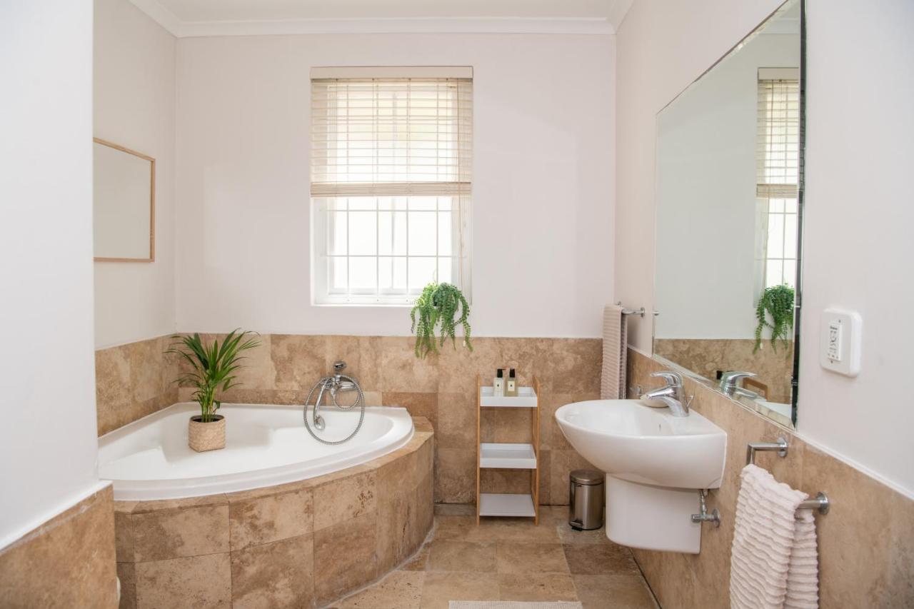 Camps Bay Guest Suite with private pool - 4