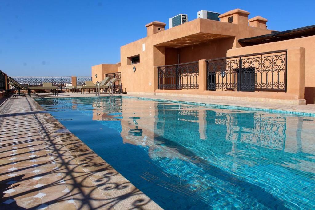 APP. Traversant au GUELIZ + Piscine sur le toit - 4