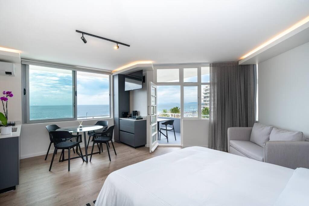 Perfect beach-side condo in Sea Point, Cape Town with ocean view - 2