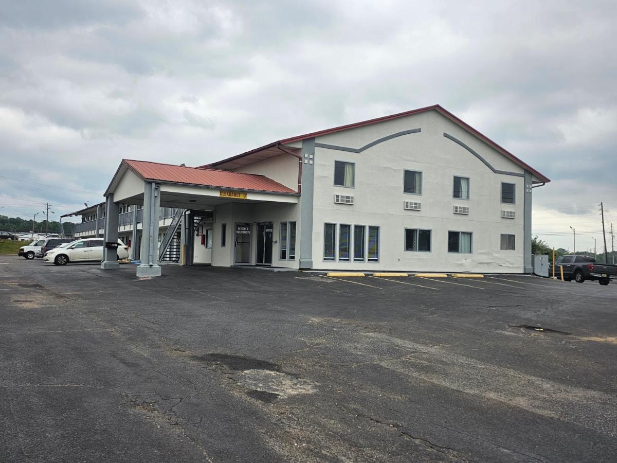 Budgetel Inn & Suites — photo 5